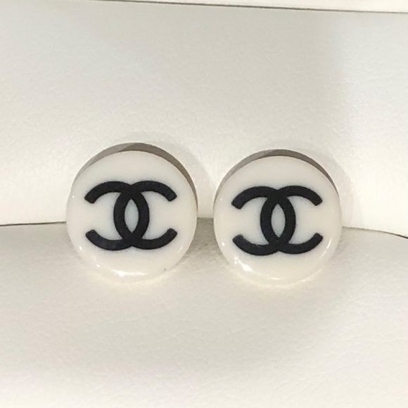 CHANEL Earrings - Picture 10 of 11